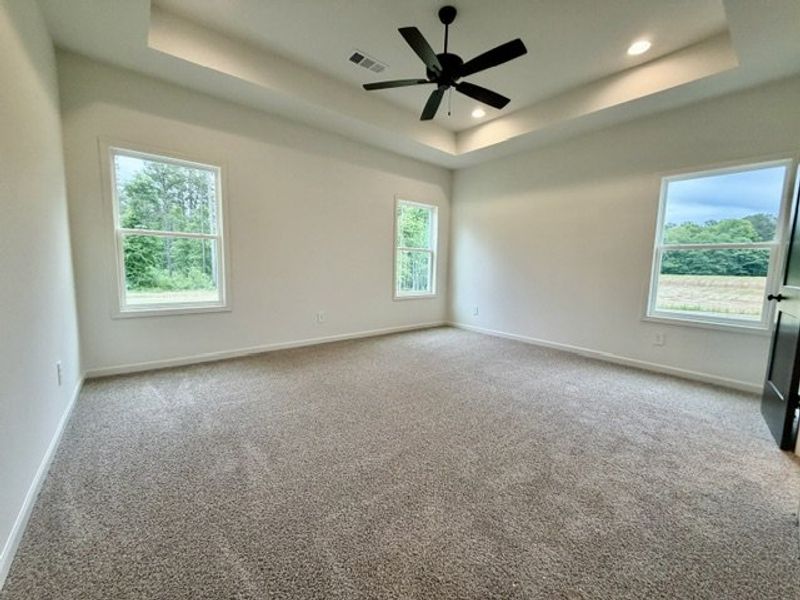 Spacious, unfurnished interior of a new home in Oakview, Pine Mountain (Image 14).