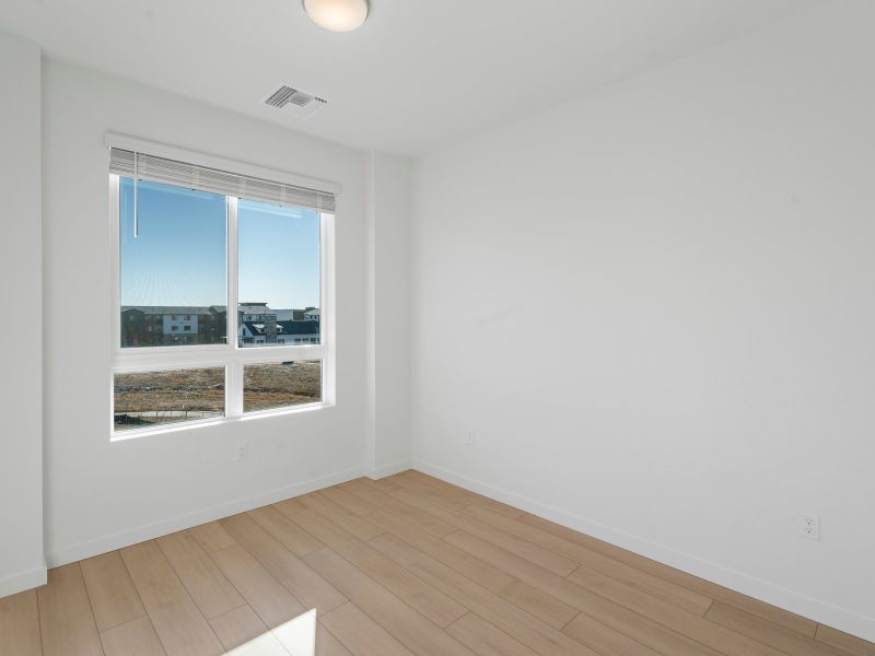 Spacious, unfurnished interior of a new home in Gateway Commons, Denver (Image 23).