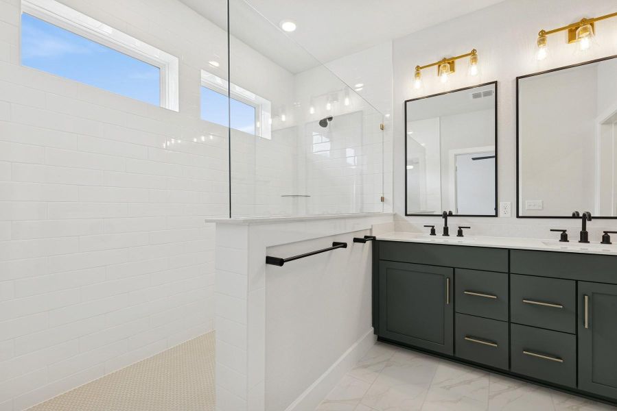 Owner's Bathroom Owner's Bathroom