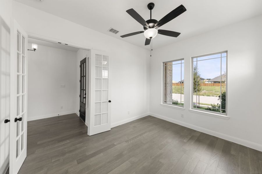 Spacious, unfurnished interior of a new home in River Ranch, Van Alstyne (Image 15).