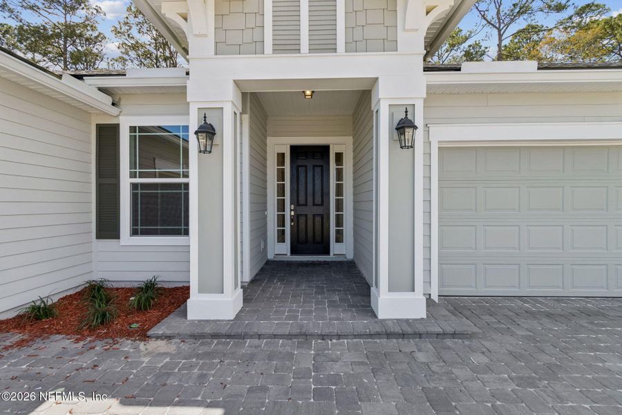 Exterior details and patio area of a home in Sandy Ridge, Yulee (Image 4).