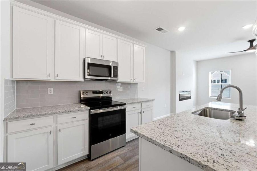 Furnished interior view inside a new home in Parkway James, Snellville (Image 7). Furnished interior view inside a new home in Parkway James, Snellville (Image 7).