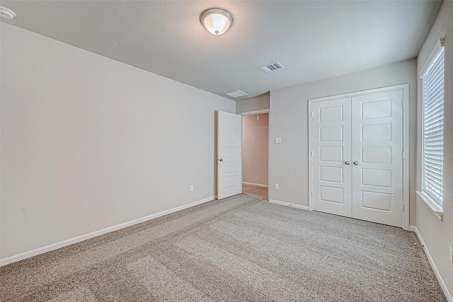 Spacious, unfurnished interior of a new home in Woodland Lakes, Houston (Image 29). Spacious, unfurnished interior of a new home in Woodland Lakes, Houston (Image 29).