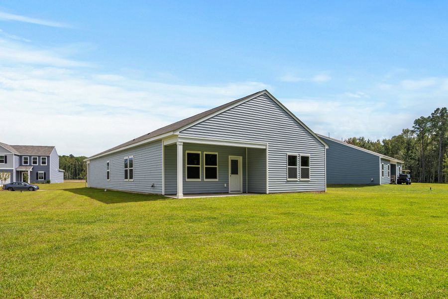 Representative exterior details of a home built from the Prism by Starlight Homes in Watson Hill, Summerville (Image 3).