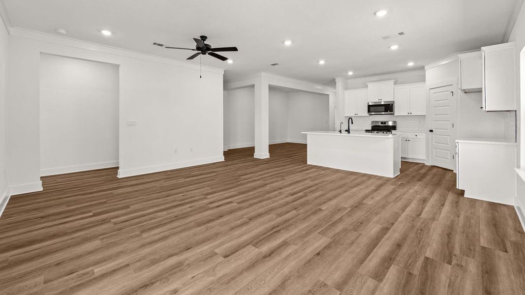 Spacious, unfurnished interior of a new home in Caballeros Estates At Hombre, Panama City Beach (Image 15).