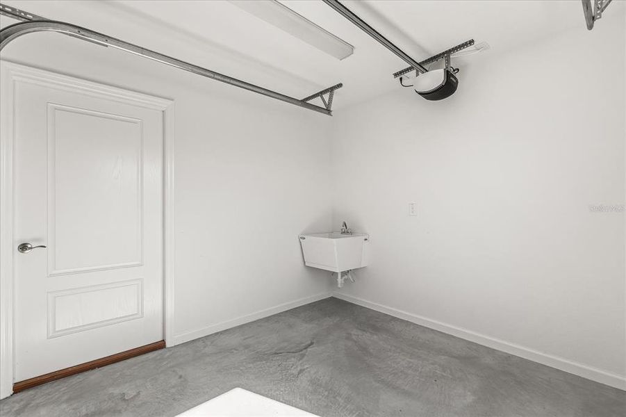 Spacious, unfurnished interior of a new home in , The Villages (Image 26).