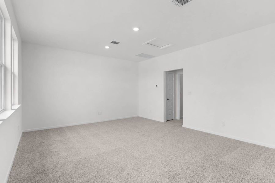Spacious, unfurnished interior of a new home in Nolina, Georgetown (Image 14).