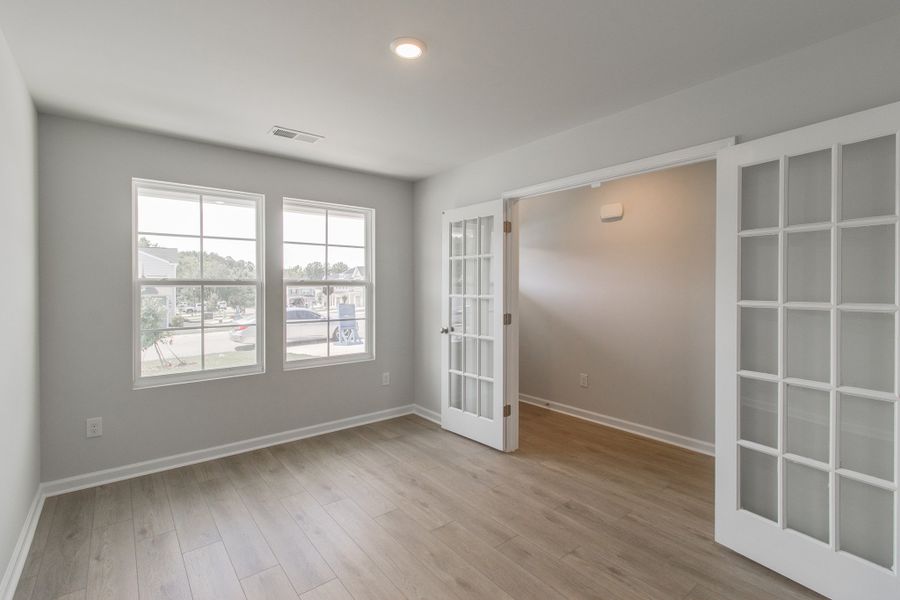 Spacious, unfurnished interior of a new home in Bluefield, Lexington (Image 23).