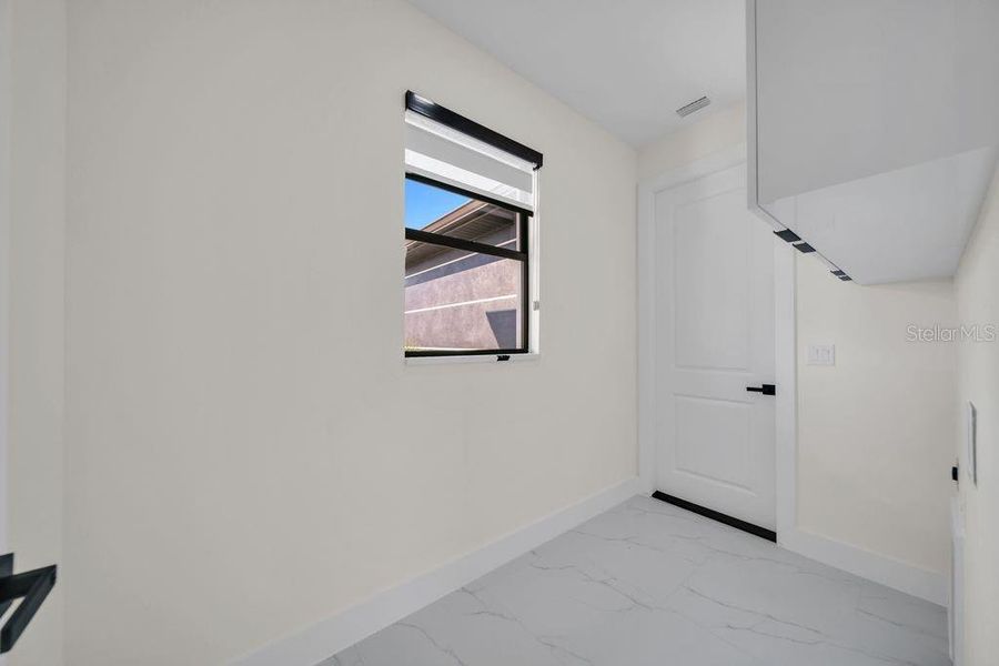 Spacious, unfurnished interior of a new home in , Lehigh Acres (Image 13).