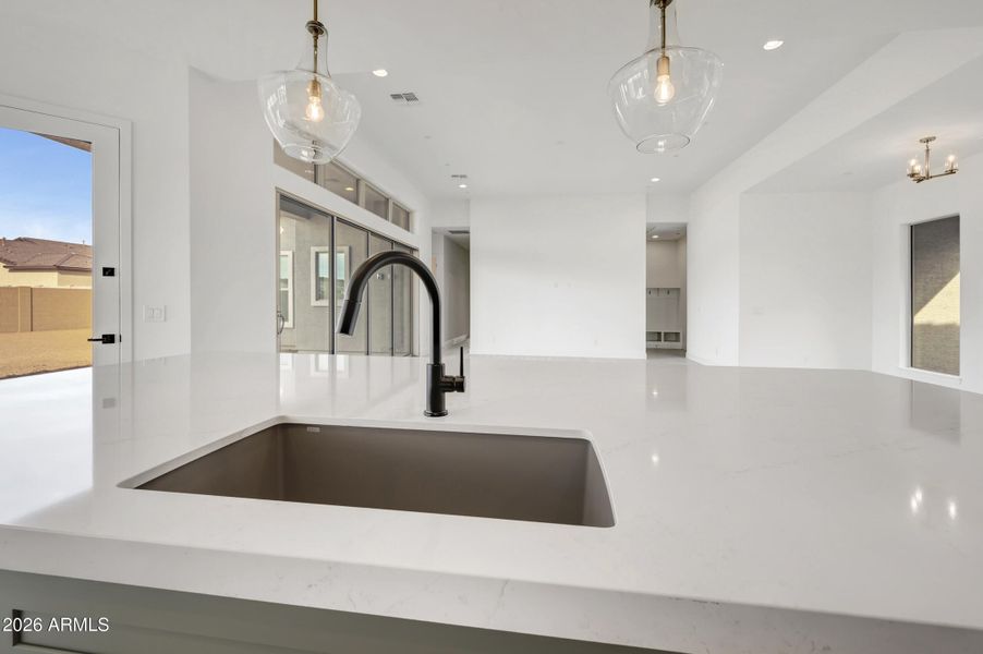 L163-HDR008 L163-HDR008