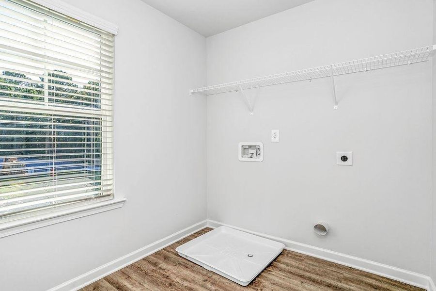 Spacious, unfurnished interior of a new home in , Macon (Image 12).