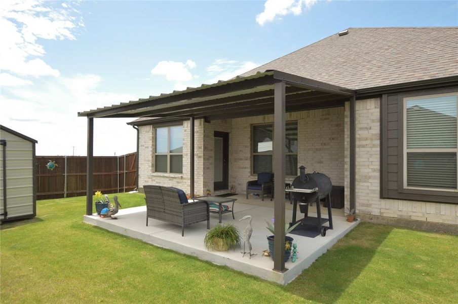 Exterior details and patio area of a home in , Venus (Image 25).
