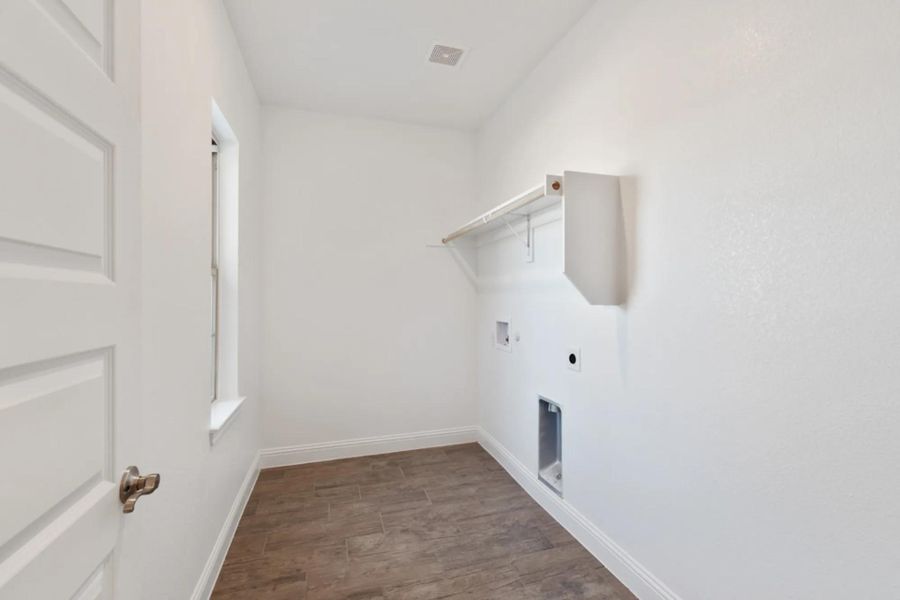 Image 210 representing the Concept 2373 by Landsea Homes in Coyote Crossing, Godley, TX. Image 210 representing the Concept 2373 by Landsea Homes in Coyote Crossing, Godley, TX.