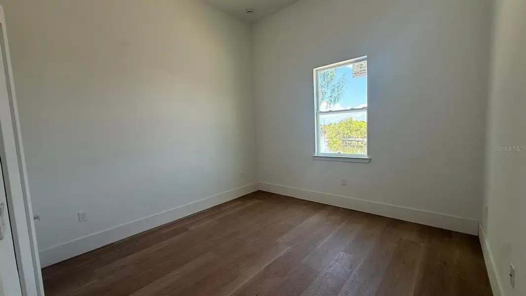 Spacious, unfurnished interior of a new home in , Port Charlotte (Image 13).