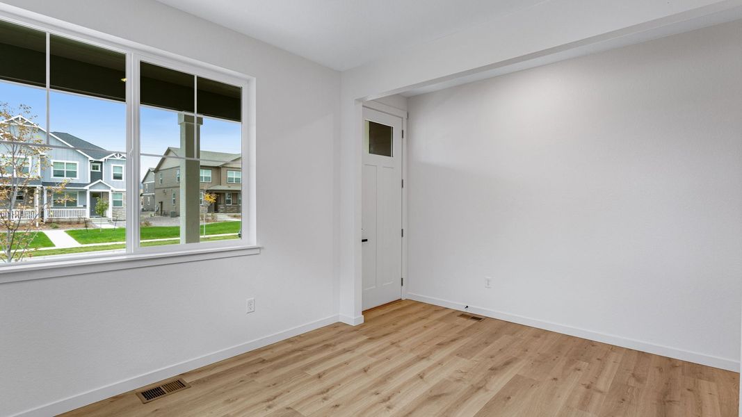 Spacious, unfurnished interior of a new home in Vista Meadows, Fort Lupton (Image 11).