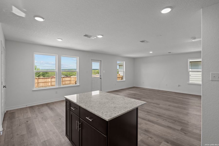 Spacious, unfurnished interior of a new home in Horizon Ridge, San Antonio (Image 17).