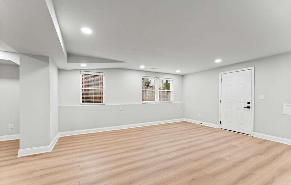 Spacious, unfurnished interior of a new home in , Atlanta (Image 14).