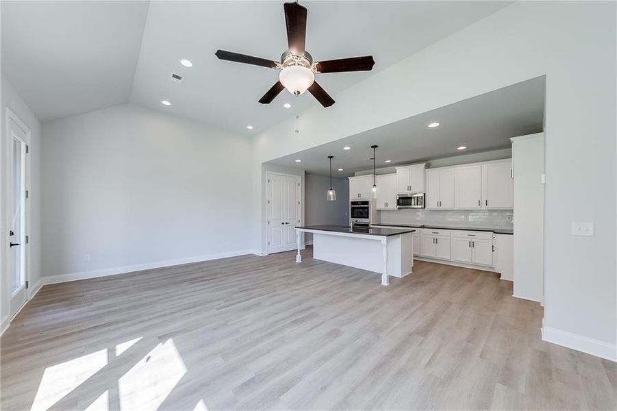 Spacious, unfurnished interior of a new home in , Homer (Image 28).