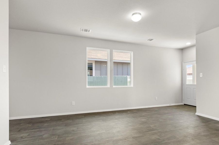 Spacious, unfurnished interior of a new home in Casetta Ranch, Kyle (Image 15).