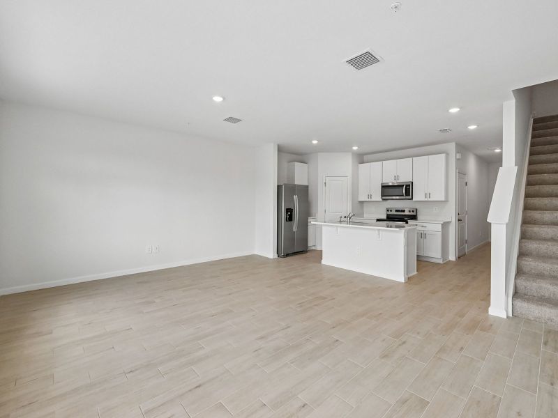 Spacious, unfurnished interior of a new home in Tidewater, Fort Pierce (Image 12).