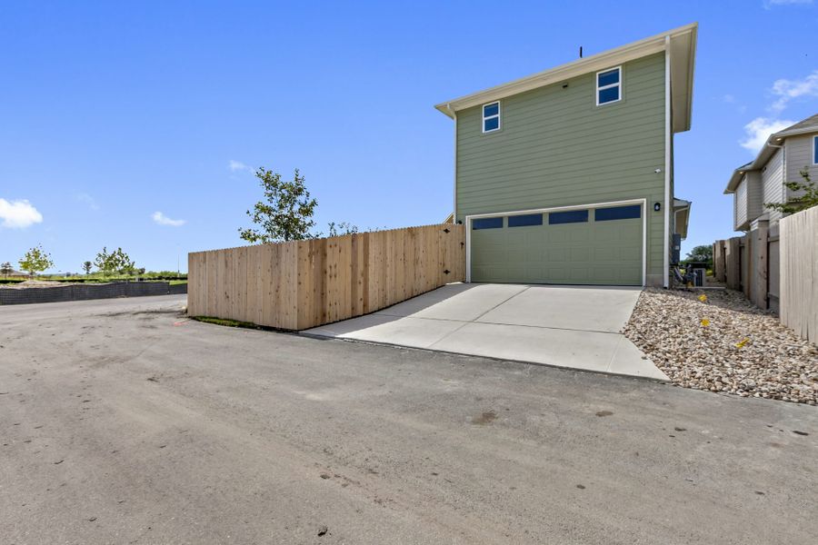 Exterior details and patio area of a home in Trace, San Marcos (Image 22).