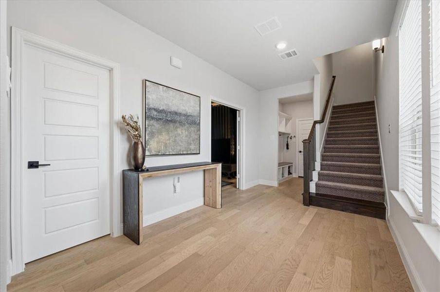Furnished interior view inside a new home in Bayside, Rowlett (Image 27). Furnished interior view inside a new home in Bayside, Rowlett (Image 27).