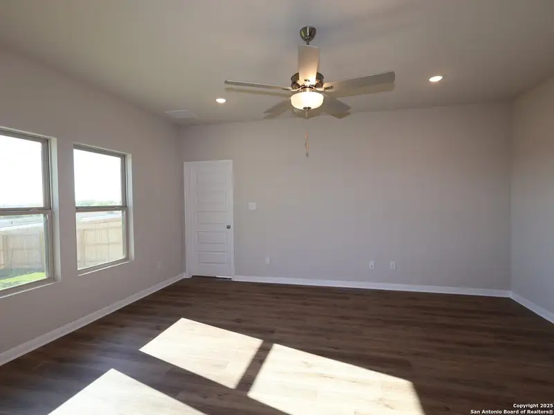 Spacious, unfurnished interior of a new home in Paloma Park, Converse (Image 37). Spacious, unfurnished interior of a new home in Paloma Park, Converse (Image 37).