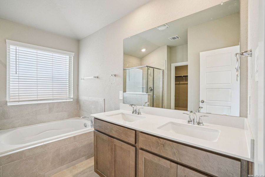 Furnished interior view inside a new home in Lark Canyon, New Braunfels (Image 6).