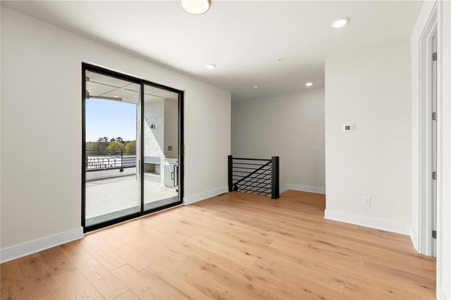 Spacious, unfurnished interior of a new home in , Alpharetta (Image 58).