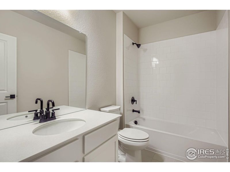 Bath 2 (level 3) Bath 2 (level 3)