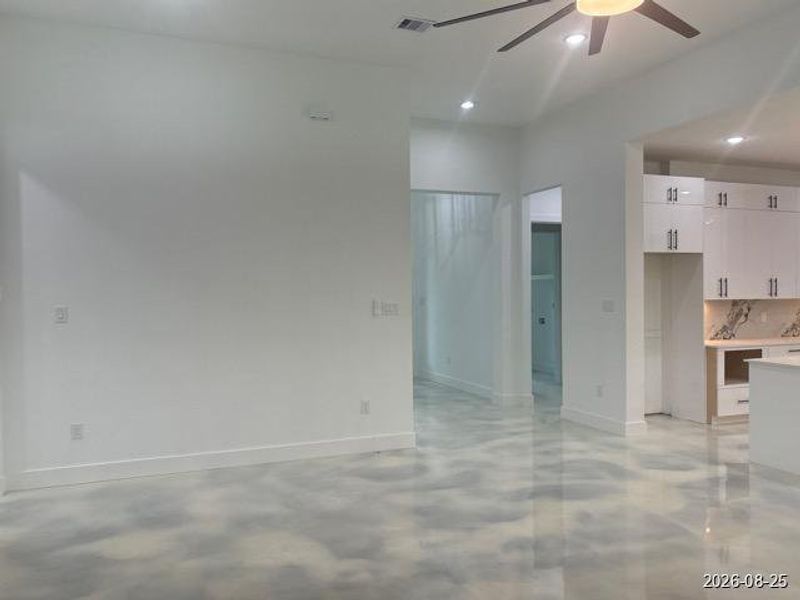 Spacious, unfurnished interior of a new home in , Huntsville (Image 27).