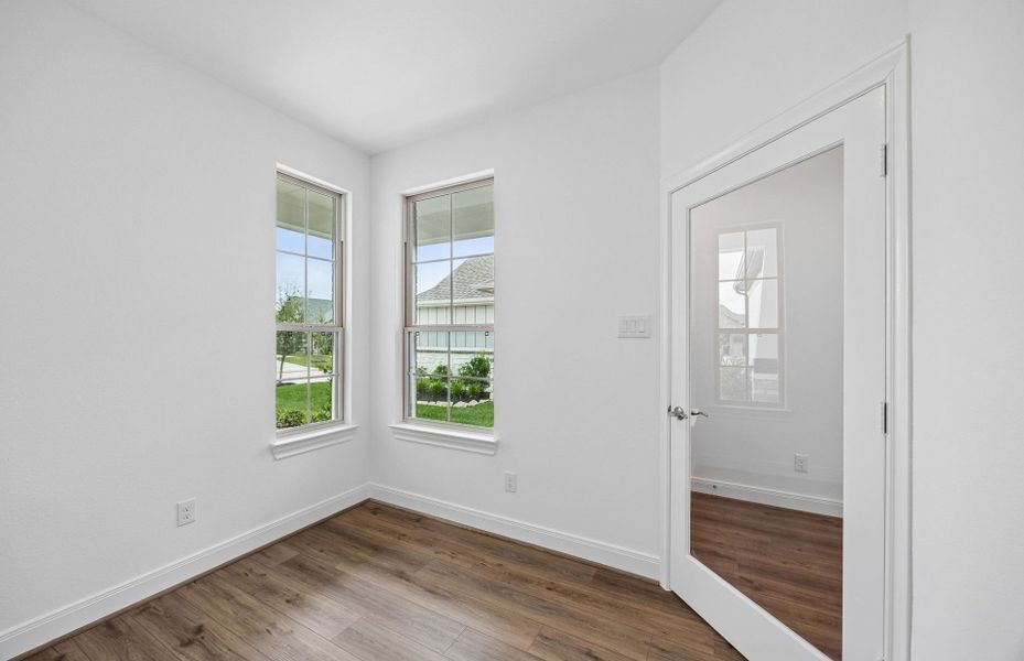 Spacious, unfurnished interior of a new home in Del Webb in Chambers Creek, Willis (Image 26).