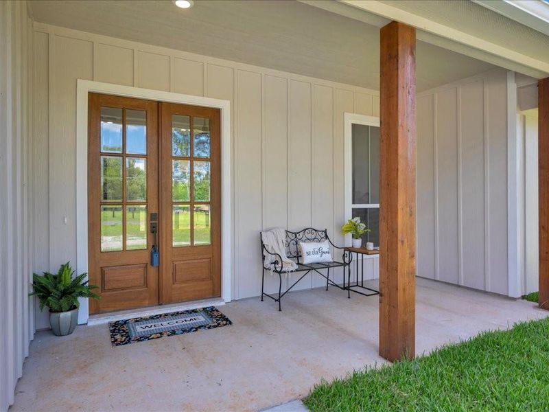 Exterior details and patio area of a home in , Lufkin (Image 4).