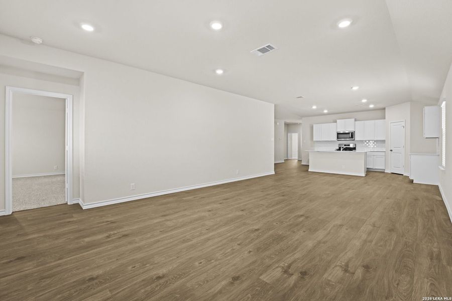 Spacious, unfurnished interior of a new home in Brookstone Creek, San Antonio (Image 16).