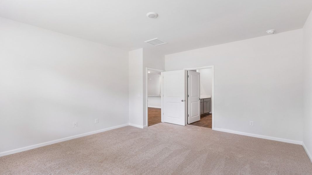 Spacious, unfurnished interior of a new home in Hunter's Branch, Hopkins (Image 10).