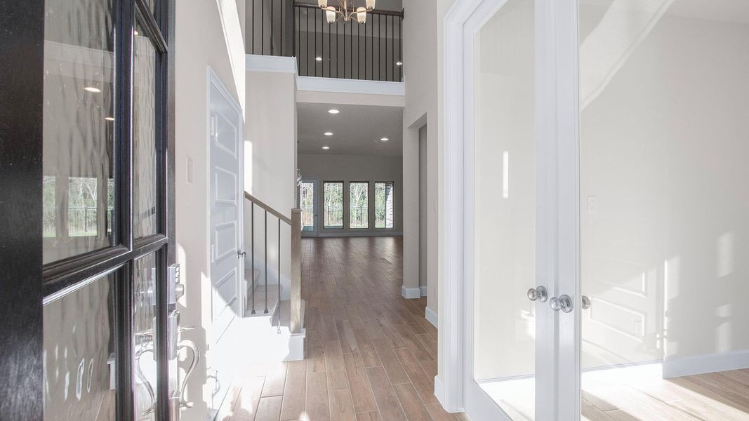 Spacious, unfurnished interior of a new home in Grand Central Park, Conroe (Image 9).