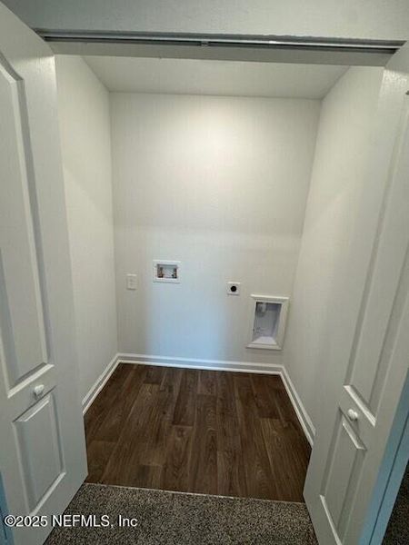 Spacious, unfurnished interior of a new home in The Landing, Middleburg (Image 44).