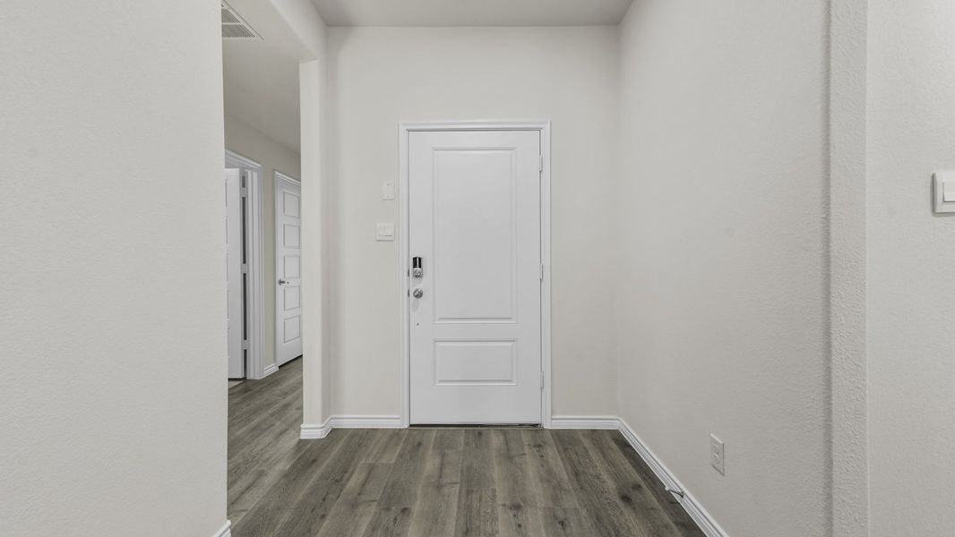 Spacious, unfurnished interior of a new home in Trailstone, Caddo Mills (Image 7).