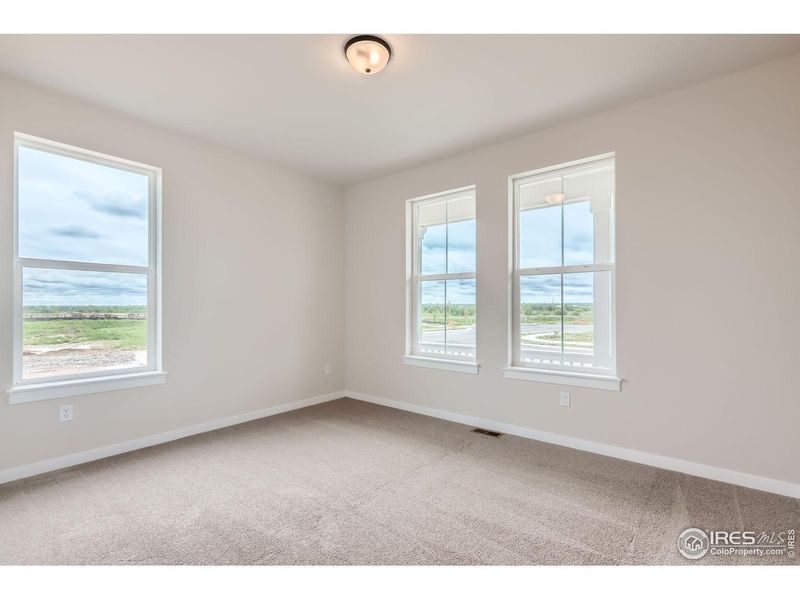 Spacious, unfurnished interior of a new home in Barefoot Lakes, Longmont (Image 25). Spacious, unfurnished interior of a new home in Barefoot Lakes, Longmont (Image 25).