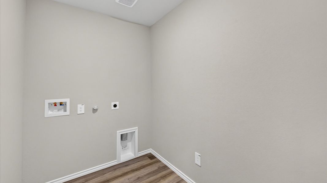 Spacious, unfurnished interior of a new home in Lankford Farms, Cleburne (Image 21).