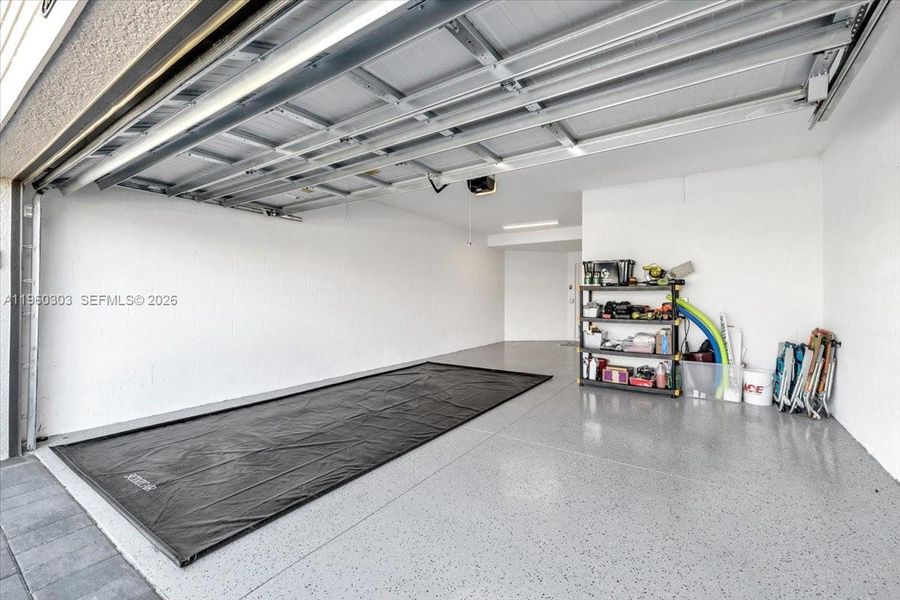 Spacious, unfurnished interior of a new home in , Naples (Image 22).