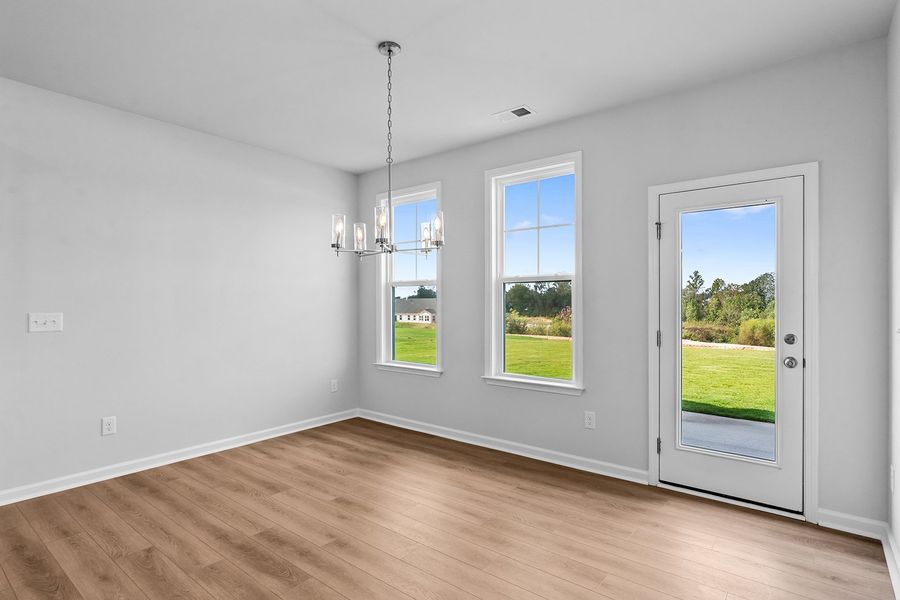 Spacious, unfurnished interior of a new home in Fieldstone, Lexington (Image 35).