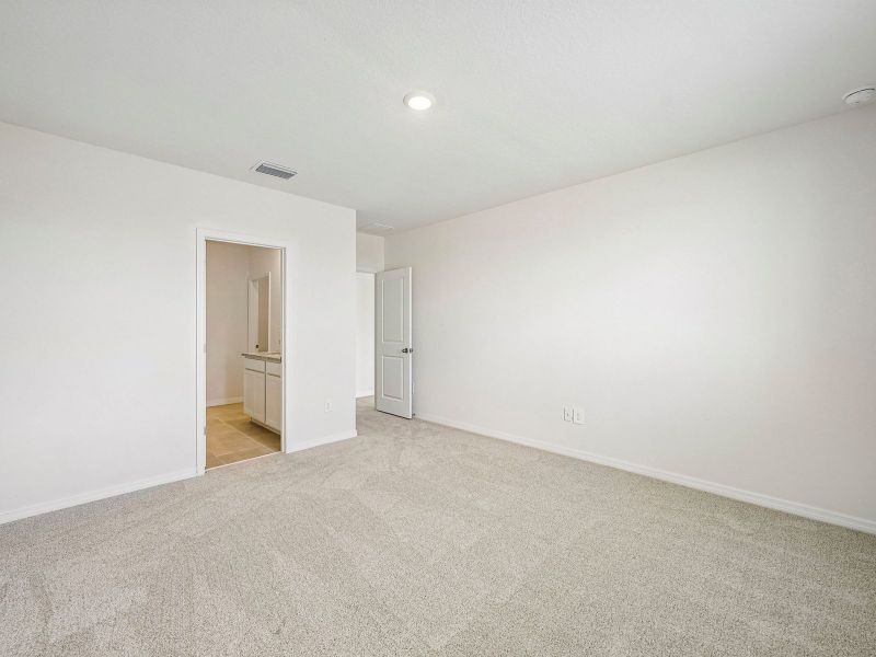Spacious, unfurnished interior of a new home in The Reserve at Van Oaks, Auburndale (Image 13).