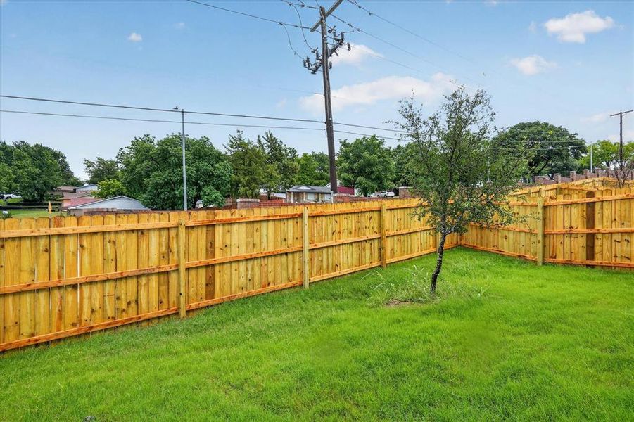 Exterior details and patio area of a home in , Grand Prairie (Image 21).