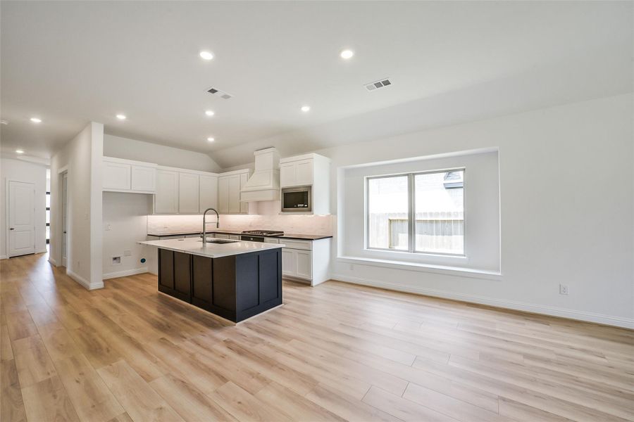 Spacious, unfurnished interior of a new home in Sienna 40', Missouri City (Image 27). Spacious, unfurnished interior of a new home in Sienna 40', Missouri City (Image 27).