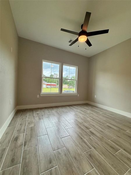 Spacious, unfurnished interior of a new home in , Vidor (Image 13).