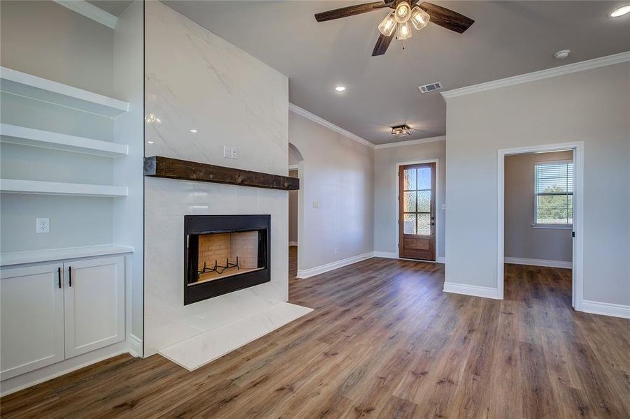 Spacious, unfurnished interior of a new home in , Greenville (Image 18).