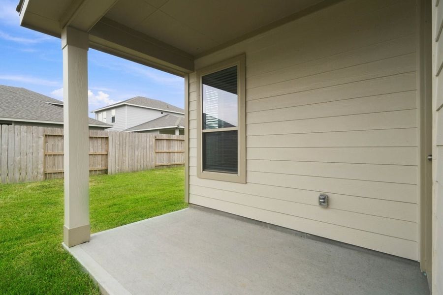 Exterior details and patio area of a home in Glendale Lakes North, Arcola (Image 3).