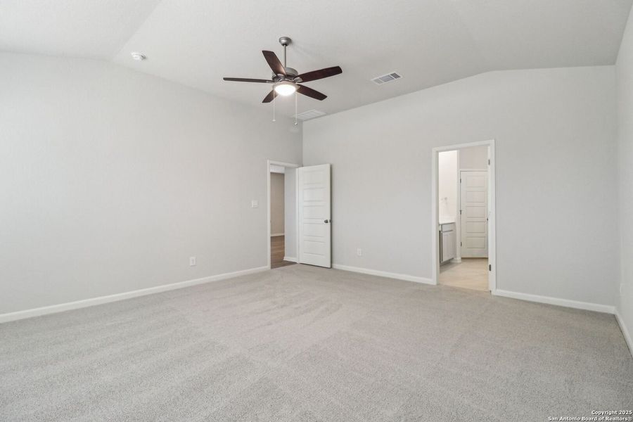 Spacious, unfurnished interior of a new home in Arcadia Ridge - Premier Series, San Antonio (Image 34).