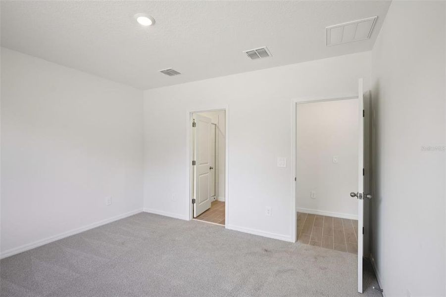 Spacious, unfurnished interior of a new home in Leyland Preserve - Classic Series, Brooksville (Image 31).